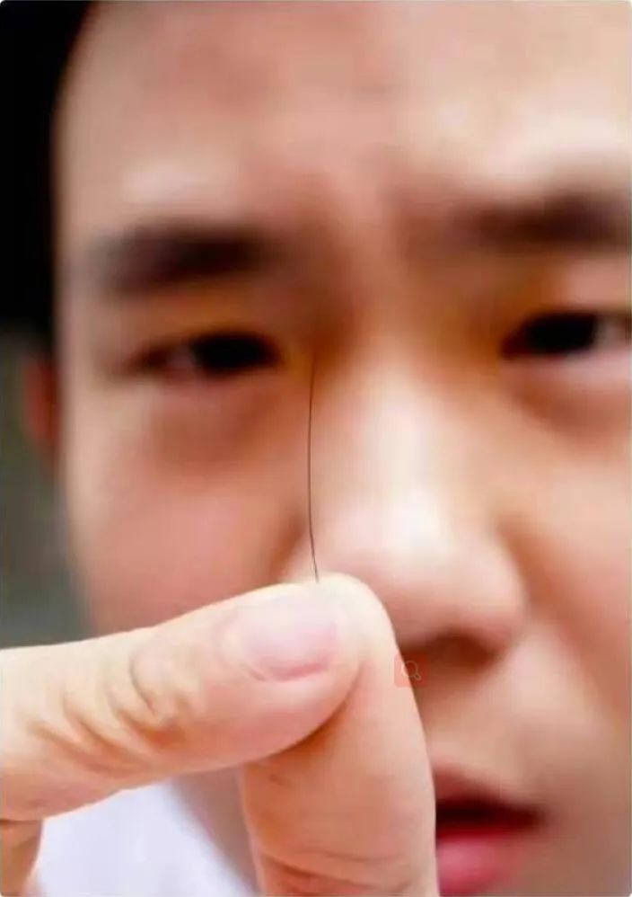 小伙子一句话没说，一个动作表情胜过千言万语